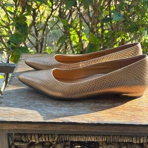 Vionic Pointed Toe Flats Shoes Gold Metallic Snake-Embossed Size 8
